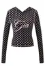 Conjunto de jaqueta curta com zíper e capuz iaiamgia slim fit e calça com estampa de letras e design de costura em contraste