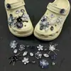 Lazo satinado azul claro suave con estrella de diamante brillante flor para zapato, hebilla de zapato de agujero estilo femenino, hebilla decorativa de superficie de zapato DIY