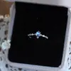 Anillo de Piedra Lunar Walden Lake para Mujer, Moderno de Alta Gama, Diseño de Nicho Estilo Japonés, Anillo Abierto Ajustable Elegante para el Dedo Índice
