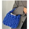 Nueva bolsa de terciopelo, bolsa tejida a mano DIY, bolso de mano de hilo hilado con núcleo de terciopelo de cristal, procesamiento personalizado y venta al por mayor OEM