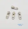 Cabeça de zíper de fábrica em estoque Não. 3 Não. 5 Não. Bolsa com zíper e puxador inferior de metal prateado brilhante com 8 pérolas