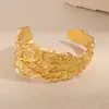 Pulseras plisadas irregulares cóncavas y convexas transfronterizas europeas y americanas Diseño de nicho Pulseras estilo metálico Lujo accesible Pulseras de alta gama para mujer