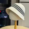 Nuevo sombrero de pescador para mujer para otoño e invierno, sombrero de cubo tejido de punto colorido con diseño calado, moderno y versátil, sombrero para protección solar para viajes al aire libre
