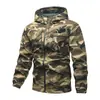 Chaqueta con capucha impermeable y camuflaje versátil de estilo casual americano de alta gama para deportes y actividades al aire libre, top para comercio exterior