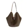 Bolso Cubo de Peluche de Gran Capacidad para Mujer 2025 Otoño Nuevo de Moda Estampado de Leopardo Bolso de Hombro/Axila para Viajar