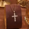 Colar Europeu e Americano Retrô Zircônia Super Brilhante Cruz de Titânio Moda Feminina Versátil Pingente Joias de Luxo Discreto Atacado
