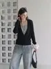 Suéter de punto de dos piezas de alta gama estilo francés en color contrastante para mujer, temporada de primavera, estilo old money, corte relajado, top base de capas con cuello