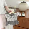 Conjunto de Verão para Meninas com Renda, Manga Curta Levemente Franzida, Estampa Xadrez e Shorts Conjunto de Duas Peças para Bebê com Renda Patchwork e Barra de Renda nos Shorts