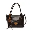 Bolso Retro Pequeño Transfronterizo para Mujer 2025 Invierno Nuevo Estilo Versátil Bolso de Hombro Cruzado Bolso de Mano Exquisito Bolso Cubo