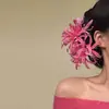 Novo prendedor de cabelo estilo chinês super fada cor rosa vermelha lírio-aranha para mulheres, presilha lateral floral, acessório de foto atmosférico, ornamento de cabelo