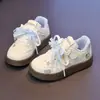 Zapatos de Suela Gruesa Estilo Lindo para Niñas, Zapatos Casuales Versátiles para Estudiantes, Zapatos Blancos que Aumentan la Altura para Niñas Pequeñas con Decoración de Moño