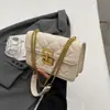 Bolsa Transversal Personalizada Feminina 2026 Nova Bolsa Feminina Popular Pequena Quadrada Fashion Versátil Design de Nicho Bolsa de Corrente Acolchoada com Diamantes