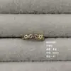 Pendientes de Cobre Ecológicos con Brazaletes de Zirconia Florales Microincrustados Dulces y Frescos, Pendientes de Aro Dorados Hipoalergénicos con un Toque Exclusivo de Gama Alta