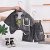 Traje de Verão para Meninos 2026 Novo Estilo Roupas Casuais Infantis Bebê Manga Curta Três Peças Estilo Coreano Tendência