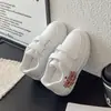 Zapatillas Blancas Infantiles 2026 Moda Casual Estilo Nuevo Zapatos con Velcro para Estudiantes, Zapatillas Deportivas Versátiles para Niñas