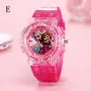 Nuevo reloj de verano para niños, con animación de dibujos animados, luminoso, electrónico, para hombre, disponible al por mayor, pequeño reloj de regalo.