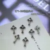 Acessórios de nail art de cruz estilo escuro, populares cruz retro gótica pentagrama de liga prata antiga decorações de unha