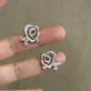 Pendientes Retro Franceses de Plata S925 con Aguja, Flor de Rosa Hueca para Mujer, Versátiles, Pequeños, Incrustados con Diamantes, Pendientes Florales de Alta Gama
