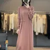Novo Vestido Feminino de Comprimento Médio Estilo Chinês 2026 Outono e Inverno Novo Versátil Amigo da Pele Cor Sólida Malha de Lã