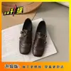 2026 Novos Mocassins Retrô Quadrados que Aumentam a Altura, Novo Estilo de Primavera Sapatos Rasos JK de Couro com Solado Macio e Recorte Brogue