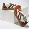 Zapatillas deportivas retro de entrenamiento alemanas para mujer de comercio exterior transfronterizo, nuevas con cordones, bloques de color, puntera redonda, estampado de leopardo, contraste, planas, casual, venta al por mayor