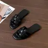 Sandalias Planas Transfronterizas en Stock para Mujer, Nuevo Estilo de Moda Verano 2025, Adecuadas para Usar con Faldas, Zapatillas Pequeñas Estilo Francés