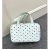 Nuevo y elegante neceser de lunares, bolsa de almacenamiento de artículos de tocador impermeable portátil de tres capas de gran capacidad para viajes para mujeres