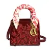 2026 Nova Bolsa Bordada Princesa Diana Lenço de Seda Bolsa de Mão Luxo Leve Alta Qualidade Bolsa Transversal Bolsa para Casamento Nupcial Venda por Atacado de Fábrica