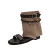 Sandálias e botas de novo estilo com aumento interno de altura, elegante estilo romano francês para mulheres, botas curtas de verão 2026 com design vazado e fivela de cinto