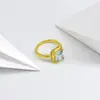 Anel Retangular de Esmeralda Zircônia Anel de Casamento Venda Quente Transfronteiriça da Amazon Luxo Acessível Anel Feminino Fabricante em Estoque