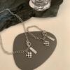 Collar de Suéter de Amor a Cuadros Blanco y Negro Temperamento Femenino Estilo Hip Hop Dulce y Cool Pulsera Simple Collar de Cadena para Suéter de Nicho