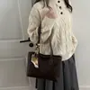 Bolsa Tote Manual Retrô Coreana Atacado Bolsa Feminina 2025 Inverno Nova Grande Capacidade Bolsa de Ombro com Lenço de Seda Bolsa de Axila Tendência