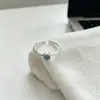 Anillo minimalista de plata pura S925 con aguamarina para mujer, gema azul verdosa en bisel redondo, superficie lisa, anillo abierto versátil
