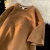 Camiseta Masculina Simples de Manga Curta com Bordado de Letras Pesado Estilo Americano, Tendência de Verão Marca Ajuste Solto Design Cool Tops para Casal