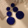 Diseño de estilo europeo y americano pendientes exagerados moda femenina ins nicho círculo con cuentas pendientes de color contrastante fabricantes de pendientes de alta gama