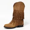 Botas de cowboy western populares europeias e americanas de camada dupla com franjas, botas de cano médio para mulheres, salto baixo grosso, antiderrapantes, de calçar, botas de montaria, sapatos femininos