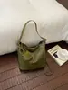 Bolso tote tejido de gran capacidad para mujer, nuevo bolso cruzado de hombro casual simple 2026, bolso cubo versátil para el día a día