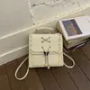 Mochila Feminina Multifuncional Bolsa de Mão Versátil Nova de Verão 2026 Bolsa Transversal Versátil de Nicho