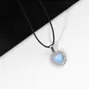 Joyería Transfronteriza Europea y Americana Cadena de Cuerda Negra Dulce Fresca Lujo Ligero Estilo Ópalo Iridiscente Corazón con Incrustaciones de Diamante Mariposa Estrella Colgante Nicho