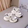 Tênis Esportivo Infantil 2026 Primavera Novo Estilo Tênis de Corrida Leve Infantil Moda Versátil Antiderrapante Para Crianças Pequenas e Menores Sapatos de Pai