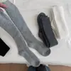 Calcetines de invierno Ioulor para pantorrilla, ambiente perezoso, estilo de celebridad de internet, calcetines gruesos y cálidos holgados, calcetines simples de color liso