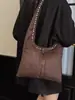 Bolso de Hombro Grande de Remaches Retro de Gama Alta, Bolso de Axila Estilo Motociclista Europeo y Americano, Bolso Tote Popular de Mano
