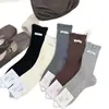 Accesorios de Invierno Estilo Nuevo Calcetines Largos Holgados de Cachemir de Doble Punto para Mujer Calcetines Largos Cálidos de Estilo Coreano Modernos con Etiquetas de Tela para Mujer