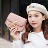 Bolsa Feminina Bordado Personalizado Fio Cobertura Fecho Pequena Quadrada Atacado Inverno 2023 Estilo K Nova Bolsa de Ombro Cruzada Porta-Moedas