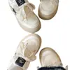 Zapatillas de entrenamiento alemanas de moda, elegantes y versátiles con estampado de estrellas para mujer, una nueva colección de otoño 2026 de zapatillas casuales blancas de nicho
