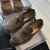 Mocasines de piel de oveja con hebilla dorada, piel de oveja de primera capa, zapatos casuales retro sin cordones para mujer, principios de otoño 26, H090816