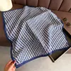 Bufanda Cuadrada Pequeña de Algodón y Lino Estilo Coreano con Letras Espiga Pañuelo para la Cabeza Imitación Terciopelo Chal Protección Solar Bufanda para el Cuello Bufanda para Mujer