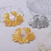 Aretes de Hojas de Ginkgo Estilo Chic Europeo y Americano Textura Torcida Hojas Acero Titanio Chapado en Oro de 18k Aretes Estilo Lujo Ligero Exagerado