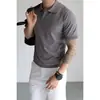 Nova Camisa Polo Tricotada com Gola Lapela Masculina de Manga Curta para Verão Business Casual Masculina Madura e Estável Camiseta de Seda Gelada com Decote V