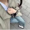 Gabardina color caqui con cuello alto para mujer, otoño 2026, una pieza deslumbrante con un estilo clásico y elegante, corte holgado y versátil